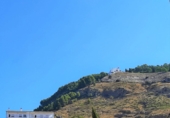 Дом с участком на продажу в городе Cazorla. Фото