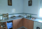 Отдельно стоящий дом с участком на продажу в городе La Iruela. Фото