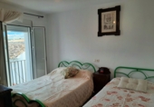 Дом с участком на продажу в городе Peal de Becerro. Фото