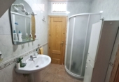 Дом с участком на продажу в городе Cazorla. Фото