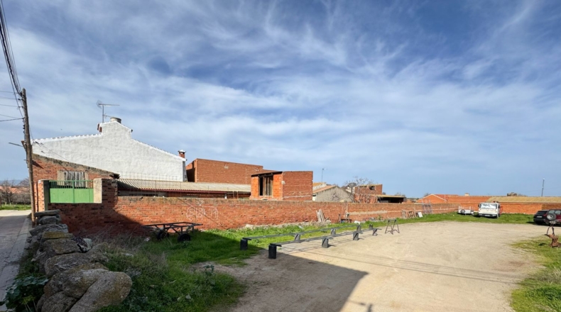 Toledo - Menasalbas - 833m2