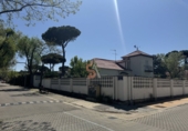Chalet independiente con terreno en venta en Valladolid ref: TR232908 foto