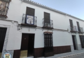 Дом с участком на продажу в городе La Puebla de Cazalla. Фото