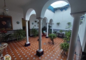 Дом с участком на продажу в городе La Puebla de Cazalla. Фото