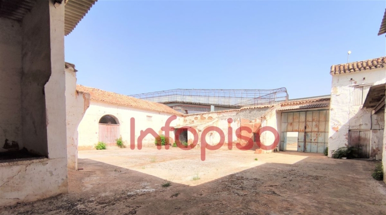 Ciudad Real - Valdepeñas - 1221m2