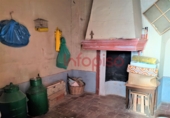Дом с участком на продажу в городе Вальдепеньяс. Фото