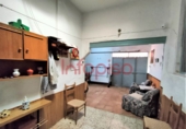 Дом с участком на продажу в городе Вальдепеньяс. Фото