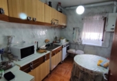 Дом с участком на продажу в городе Вальдепеньяс. Фото