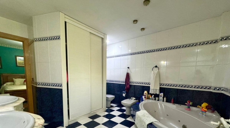 Ciudad Real - Valdepeñas - 680m2