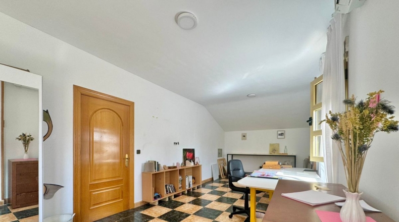 Ciudad Real - Valdepeñas - 680m2