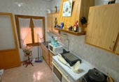 Дом с участком на продажу в городе Вальдепеньяс. Фото