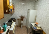 Дом с участком на продажу в городе Вальдепеньяс. Фото