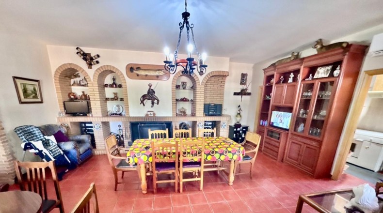 Ciudad Real - Valdepeñas - 8000m2