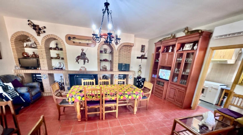 Ciudad Real - Valdepeñas - 8000m2
