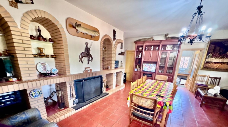 Ciudad Real - Valdepeñas - 8000m2