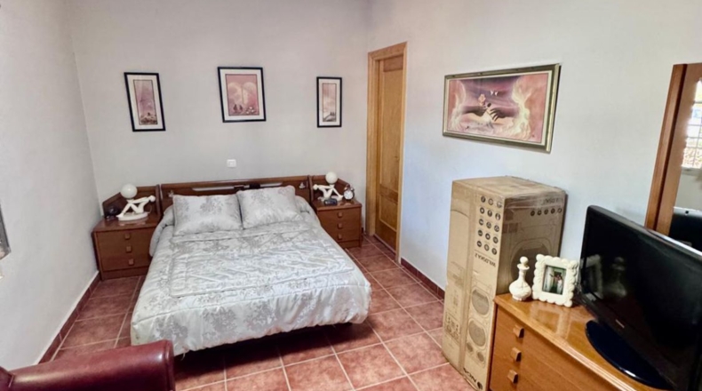 Ciudad Real - Valdepeñas - 8000m2