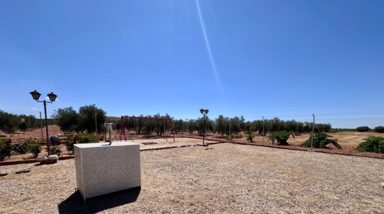 Ciudad Real - Valdepeñas - 8000m2