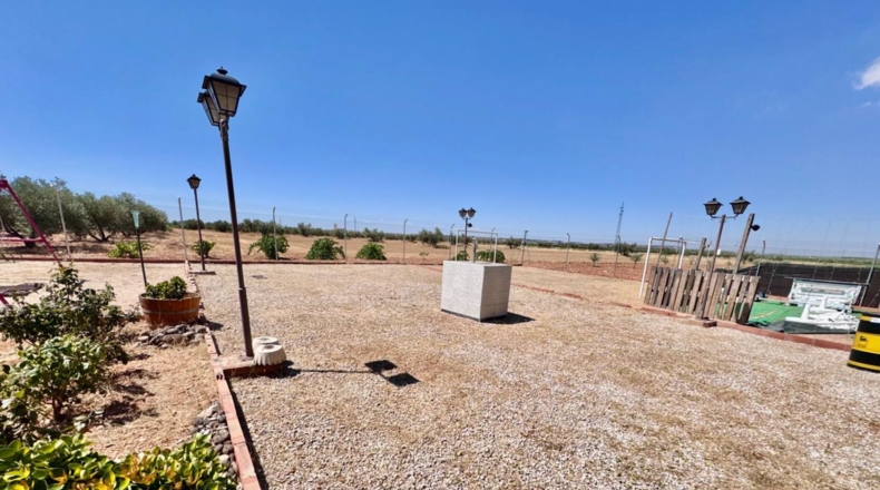 Ciudad Real - Valdepeñas - 8000m2