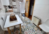 Дом с участком на продажу в городе Вальдепеньяс. Фото