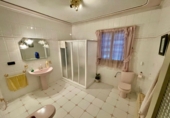 Chalet independiente con terreno en venta en Valdepeñas ref: TR363606 foto
