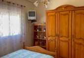 Отдельно стоящий дом с участком на продажу в городе Oria Фото