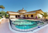 Chalet independiente con terreno en venta en Elche ref: TR348596 foto