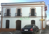 Chalet independiente con terreno en venta en Fuentes de León ref: TR300729 foto