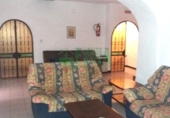 Chalet independiente con terreno en venta en Fuentes de León ref: TR300729 foto