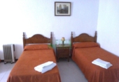 Chalet independiente con terreno en venta en Fuentes de León ref: TR300729 foto
