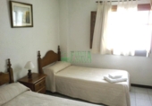 Chalet independiente con terreno en venta en Fuentes de León ref: TR300729 foto