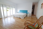 Вилла с участком на продажу в городе Torremolinos. Фото