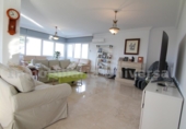 Вилла с участком на продажу в городе Torremolinos. Фото