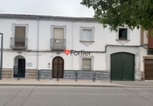 Дом с участком на продажу в городе Martos. Фото