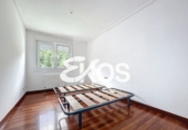 Chalet independiente con terreno en venta en Escoriaza ref: TR207088 foto