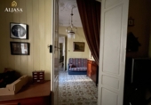 Дом с участком на продажу в городе Torredonjimeno. Фото