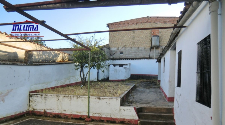 Badajoz - Valle de Santa Ana - 472m2