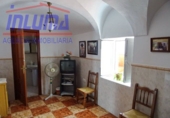 Дом с участком на продажу в городе Херес-де-лос-Кабальерос. Фото