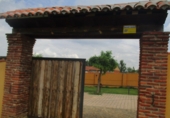 Отдельно стоящий дом с участком на продажу в городе Carbajal de la Legua. Фото