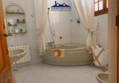 Отдельно стоящий дом с участком на продажу в городе El Rubio. Фото