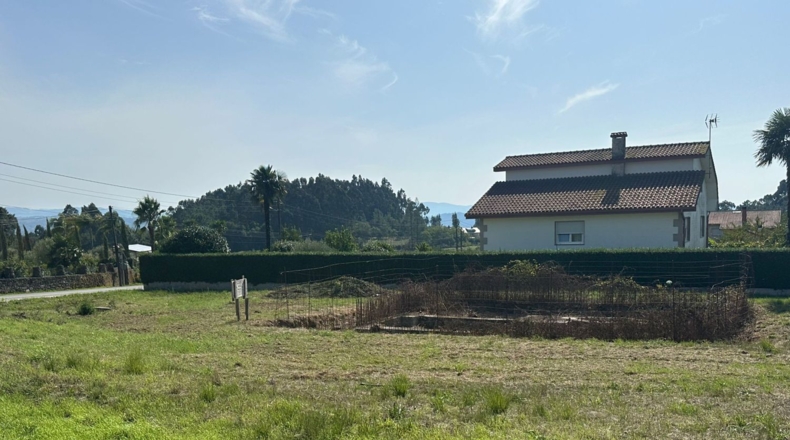 La Coruña - O Outeiro - 1800m2
