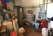 Отдельно стоящий дом с участком на продажу в городе Линарес. Фото