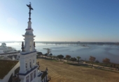 Таунхаус с участком на продажу в городе El Rocío. Фото