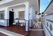 Chalet adosado con terreno en venta en Matalascañas ref: TR306530 foto