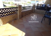 Chalet adosado con terreno en venta en Matalascañas ref: TR305284 foto