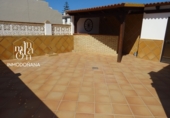 Chalet adosado con terreno en venta en Matalascañas ref: TR305284 foto