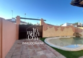 Chalet adosado con terreno en venta en Matalascañas ref: TR361110 foto