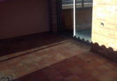 Отдельно стоящий дом с участком на продажу в городе Vilafranca del Penedès. Фото