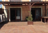 Таунхаус с участком на продажу в городе Vilafranca del Penedès. Фото