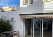 Дом с участком на продажу в городе Vilafranca del Penedès. Фото