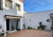 Дом с участком на продажу в городе Vilafranca del Penedès. Фото